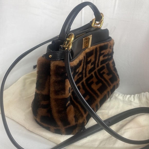 ❌SOLD❌ FENDI Mini Sheepskin Peekaboo🤎 - Picture 8 of 14